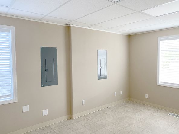 NEWLY REMODELED MEDICAL &/OR OFFICE SPACE: 800 SE 181st Ave, Portland, OR 97233